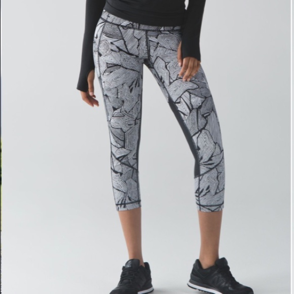 Lululemon size 6 pace rival crop